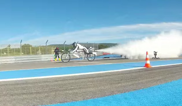 Watch a rocket-powered bicycle go 333km/h